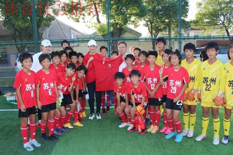 太湖边小玫瑰绽放 中青赛公益行浦玮走进苏州香山实验小学