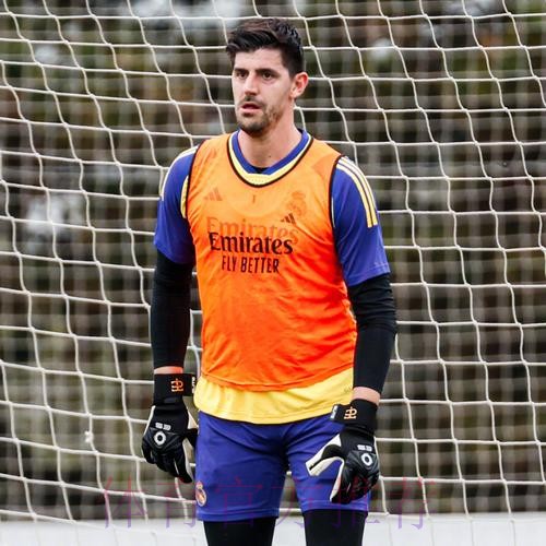 库尔图瓦遭重伤 西媒称卢宁去年夏天因此留队